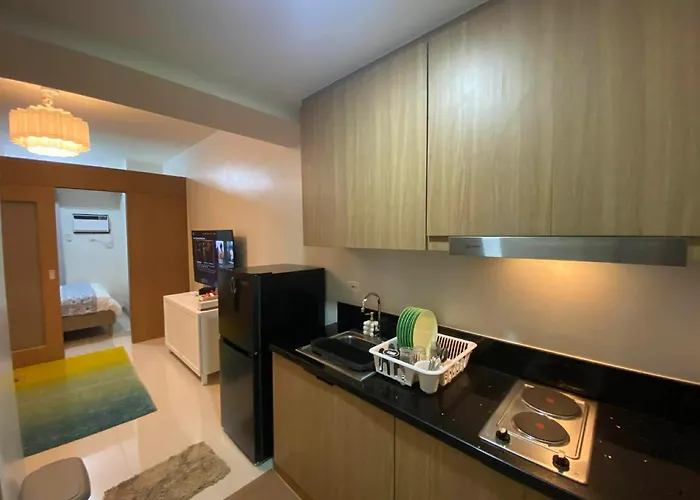 Aparthotel Glam Residences - Besides To Gma & Mrt Kamuning 3*